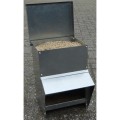 MANGEOIRE POULES/VOLAILLE GALVANISÉE AVEC AUVENT ANTI PLUIE 8 KG